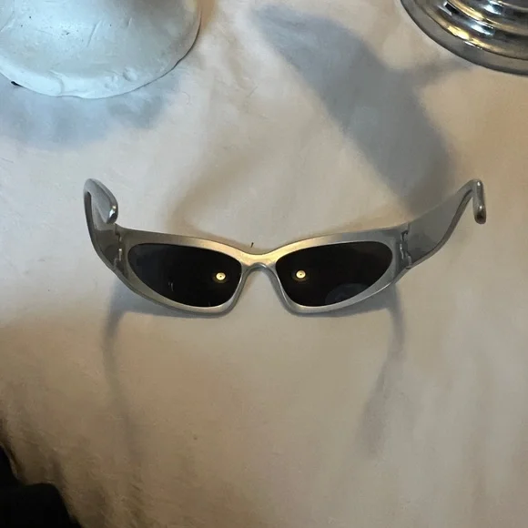 Stylish Silver Sunglasses - Picture 4 of 4